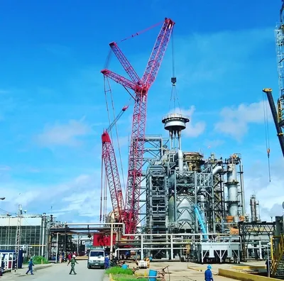 Grúa de 800 toneladas en proyecto industrial