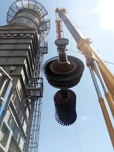 Izamiento con grúa de 300 toneladas en proyecto industrial