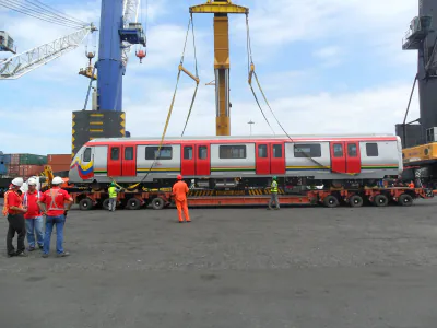 Movilización de vagones de ferrocarril con equipos especializados